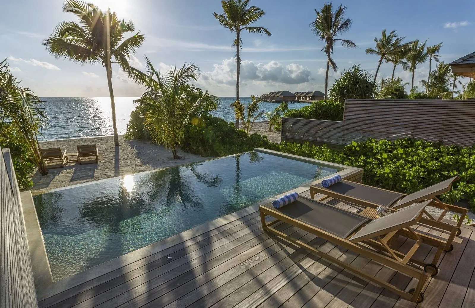 Hurawalhi Island Resort 5*