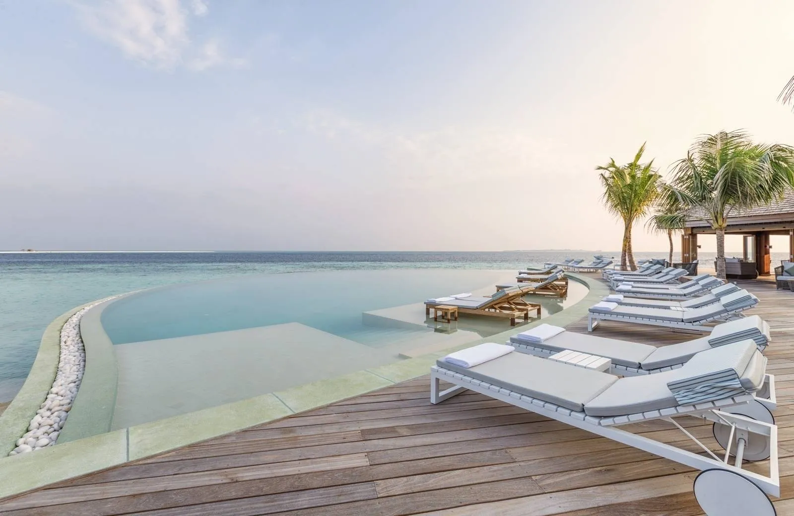 Hurawalhi Island Resort 5*