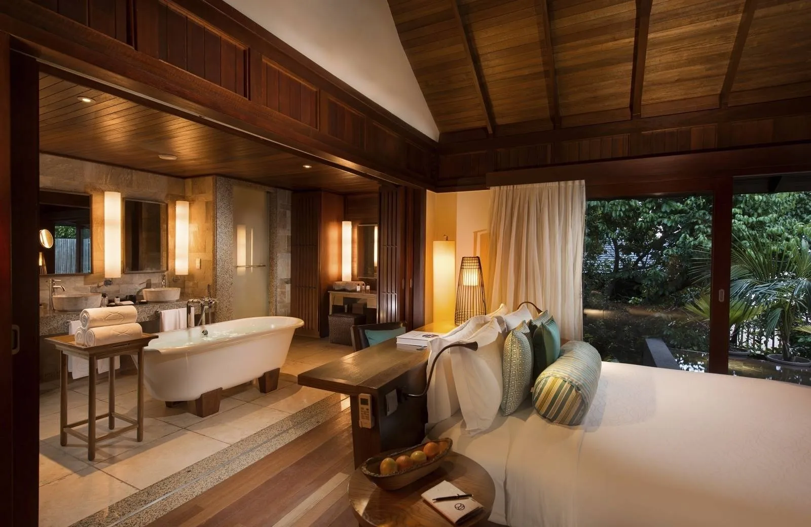 Constance Ephelia 5*