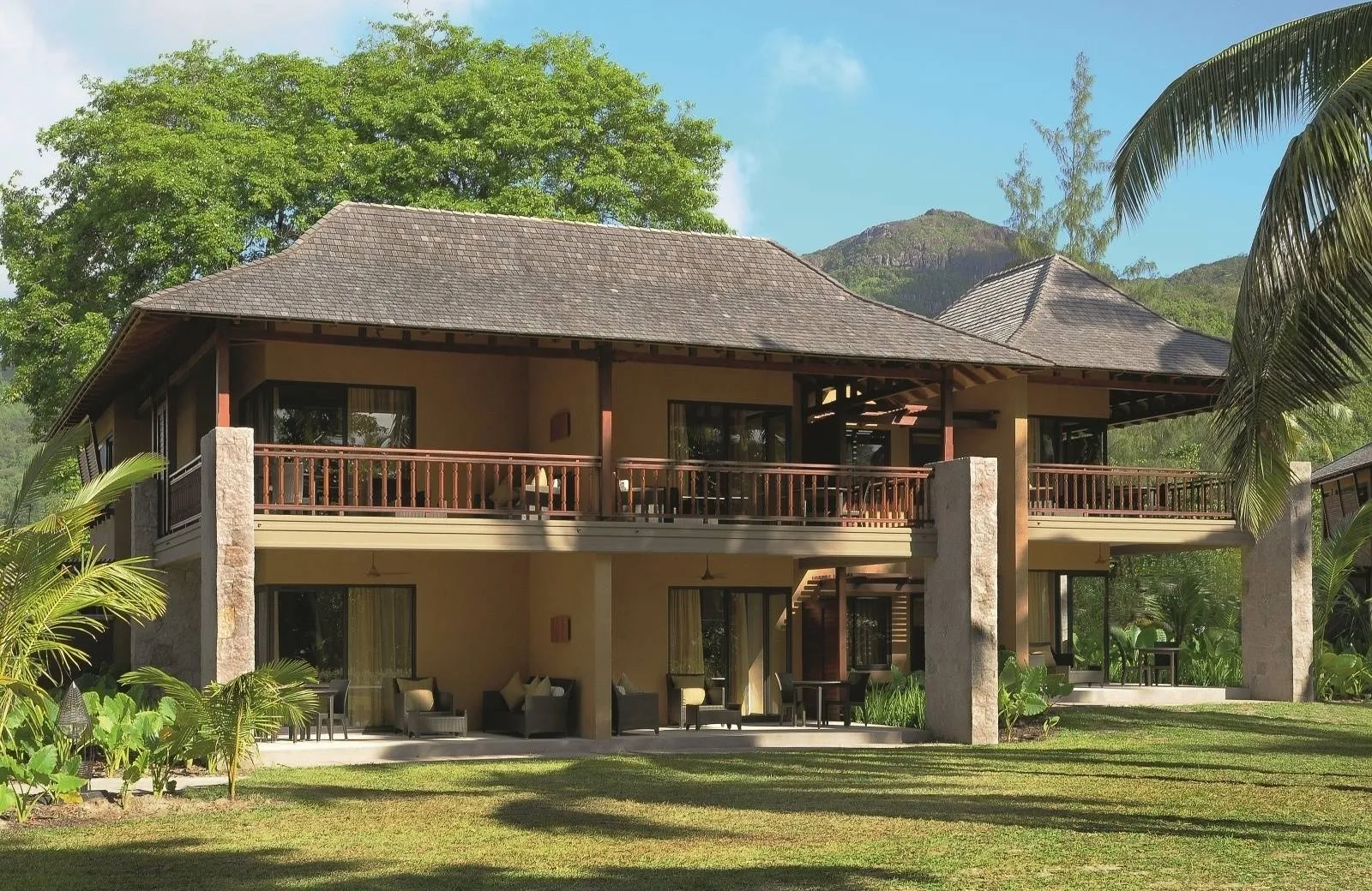 Constance Ephelia 5*