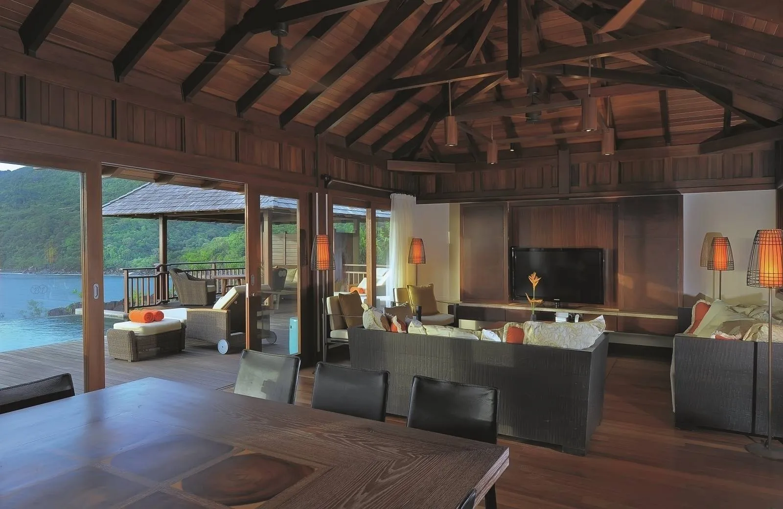 Constance Ephelia 5*