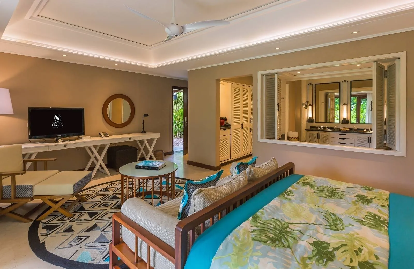 Constance Lemuria 5*