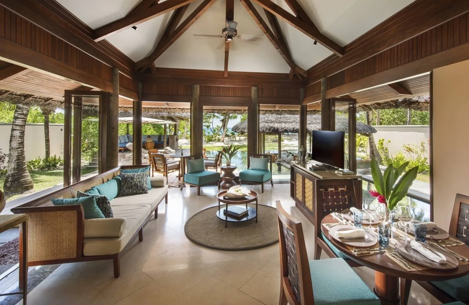 Constance Lemuria 5*