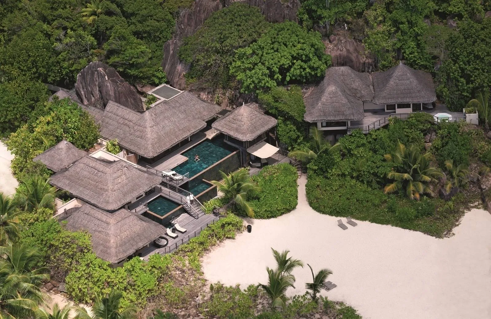 Constance Lemuria 5*