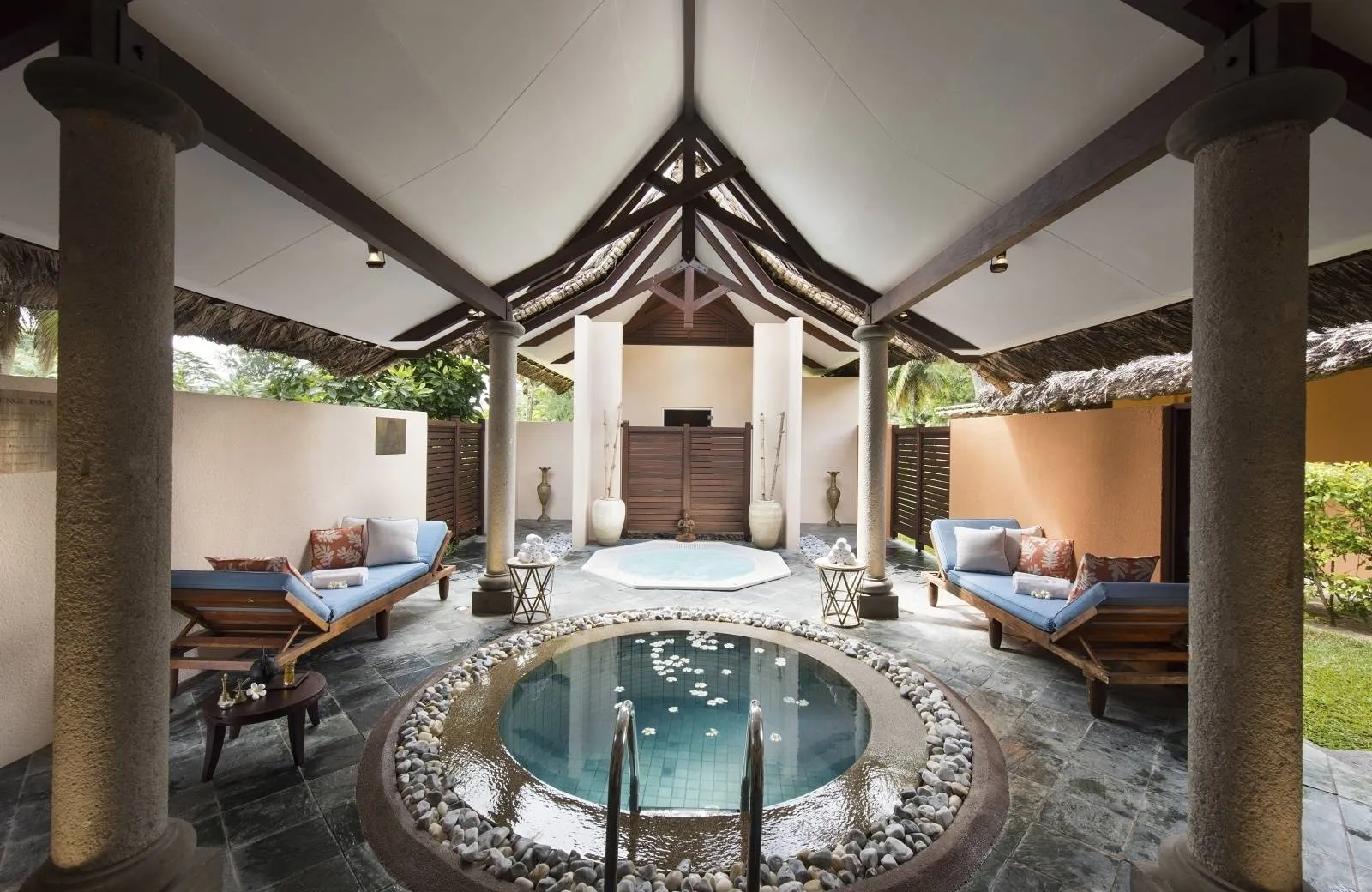 Constance Lemuria 5*