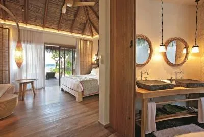 Constance Moofushi Maldives 5*