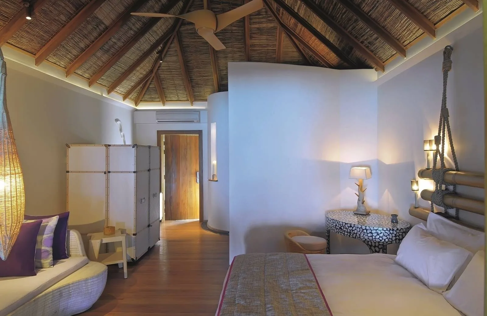 Constance Moofushi Maldives 5*