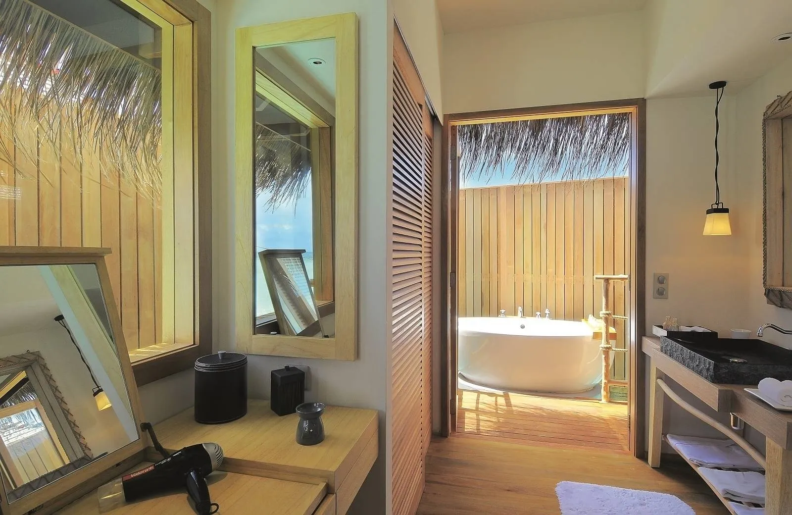 Constance Moofushi Maldives 5*