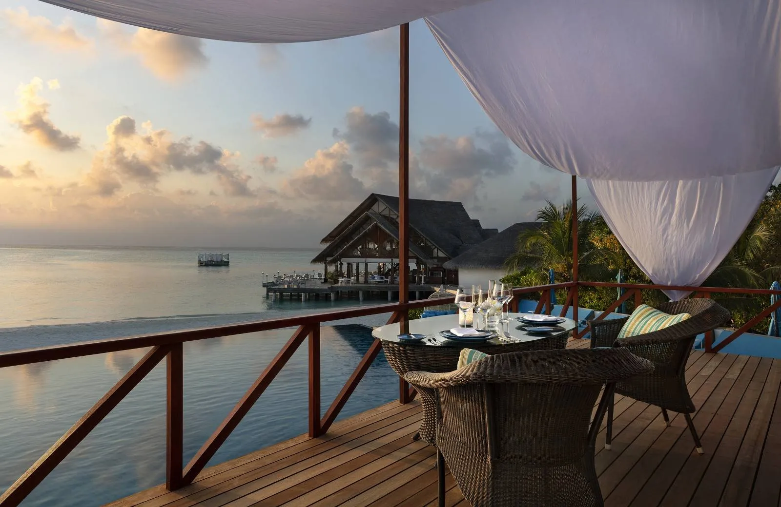 Anantara Dhigu Maldives Resort 5*