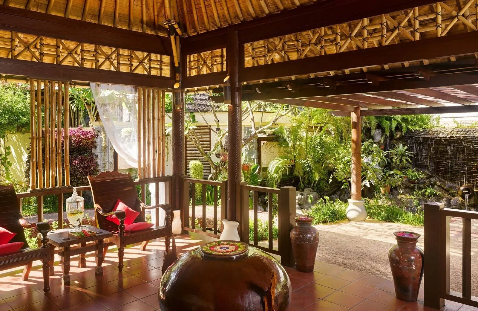 Royal Island Resort & Spa 5*