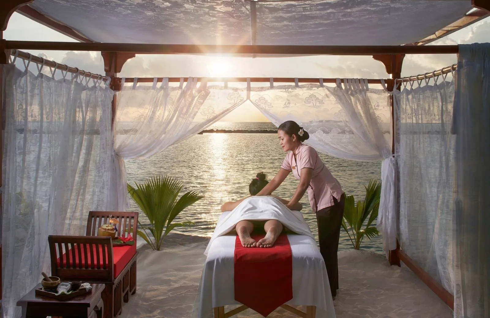 Royal Island Resort & Spa 5*