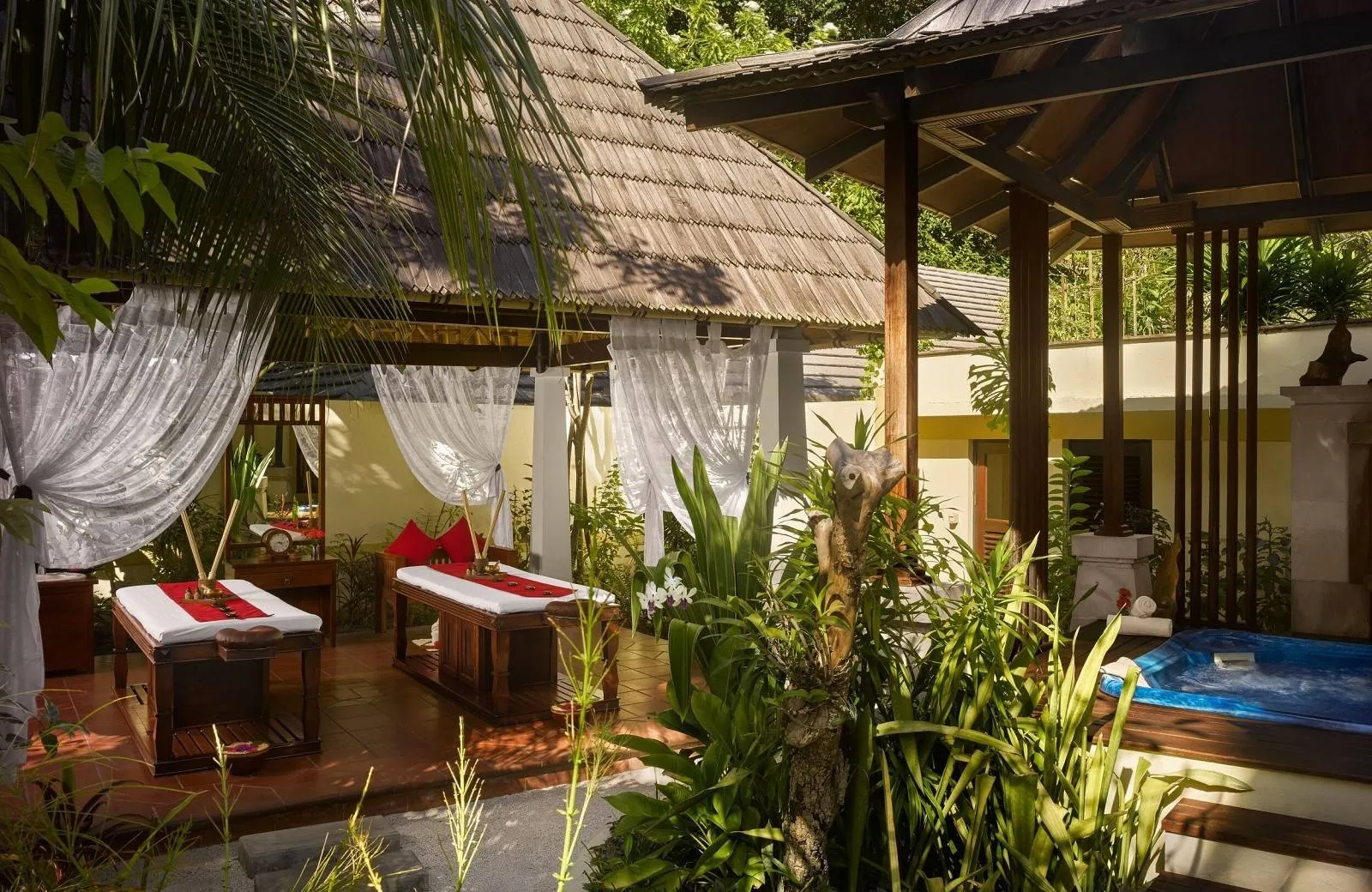 Royal Island Resort & Spa 5*