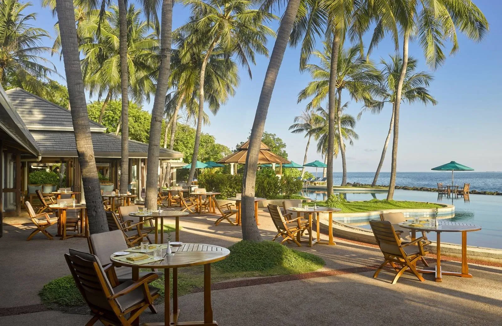 Royal Island Resort & Spa 5*