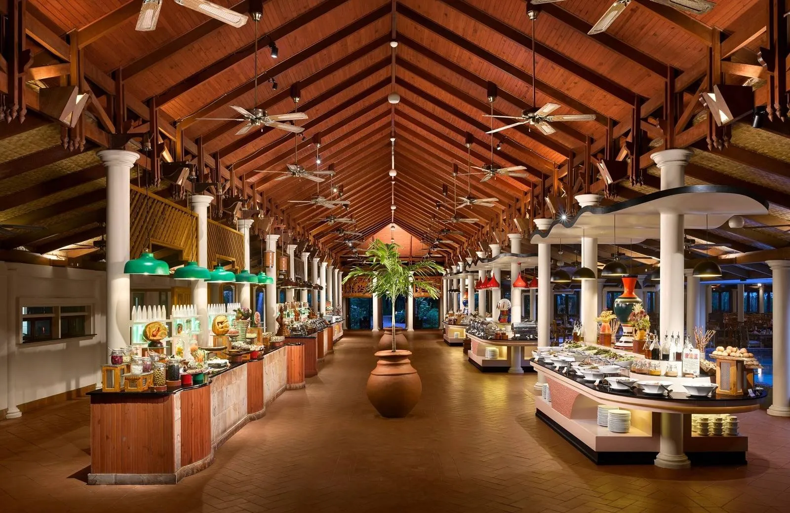 Royal Island Resort & Spa 5*