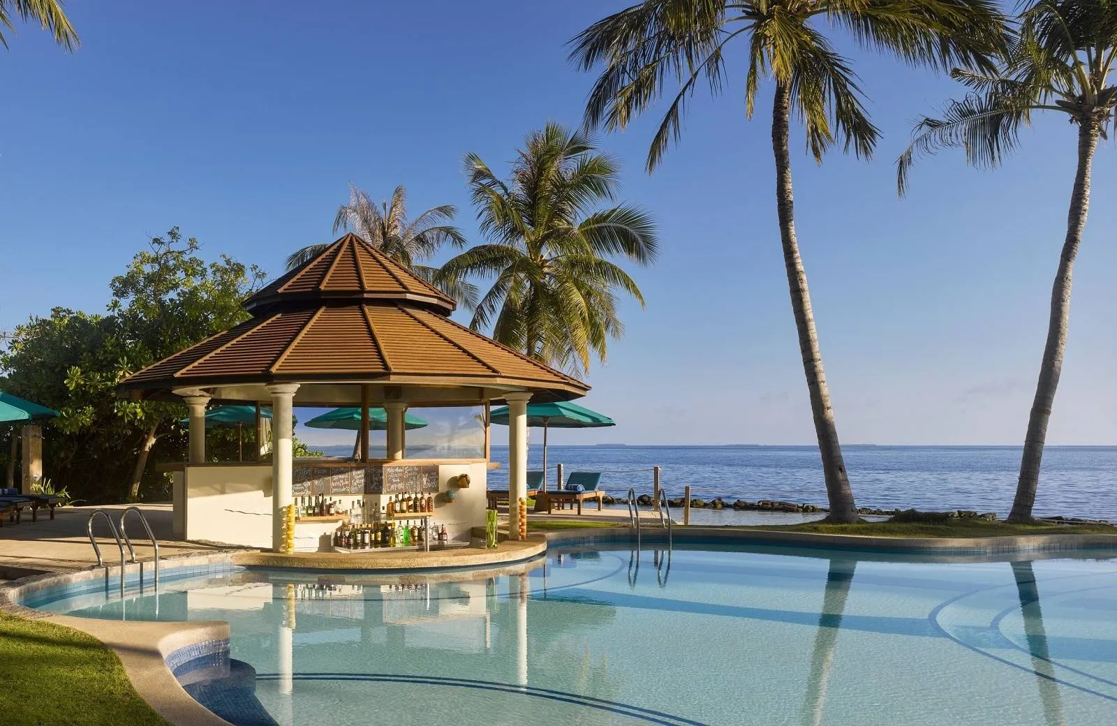 Royal Island Resort & Spa 5*