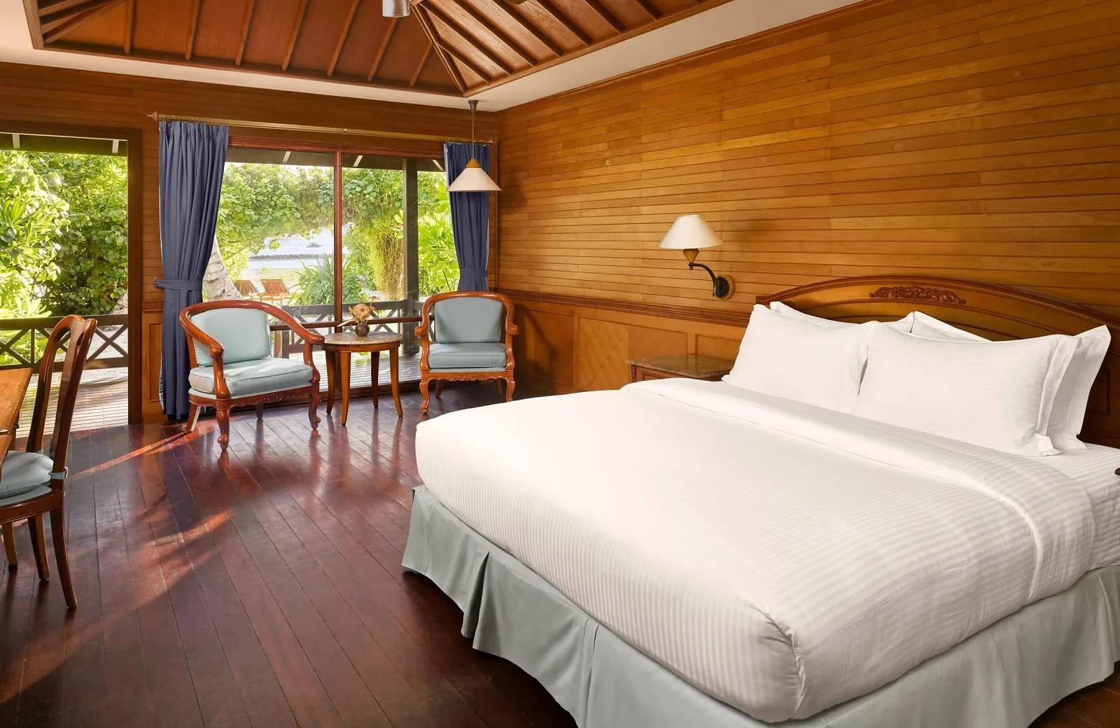 Royal Island Resort & Spa 5*