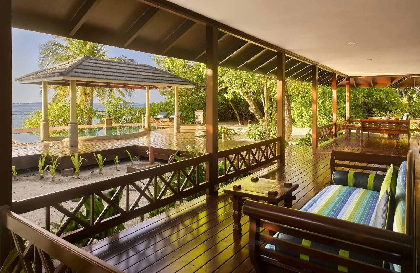 Royal Island Resort & Spa 5*