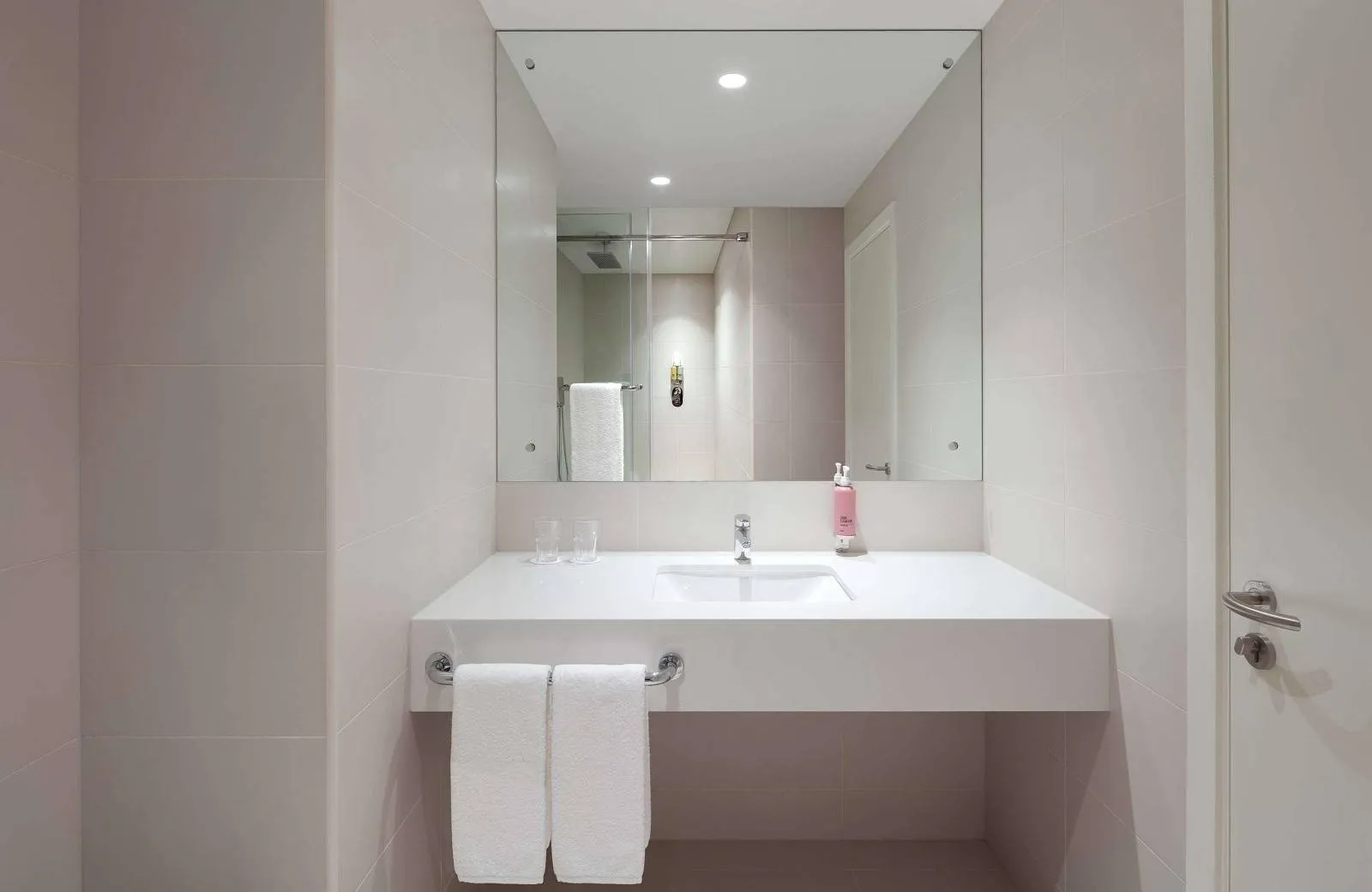 Rove Dubai Marina 3*