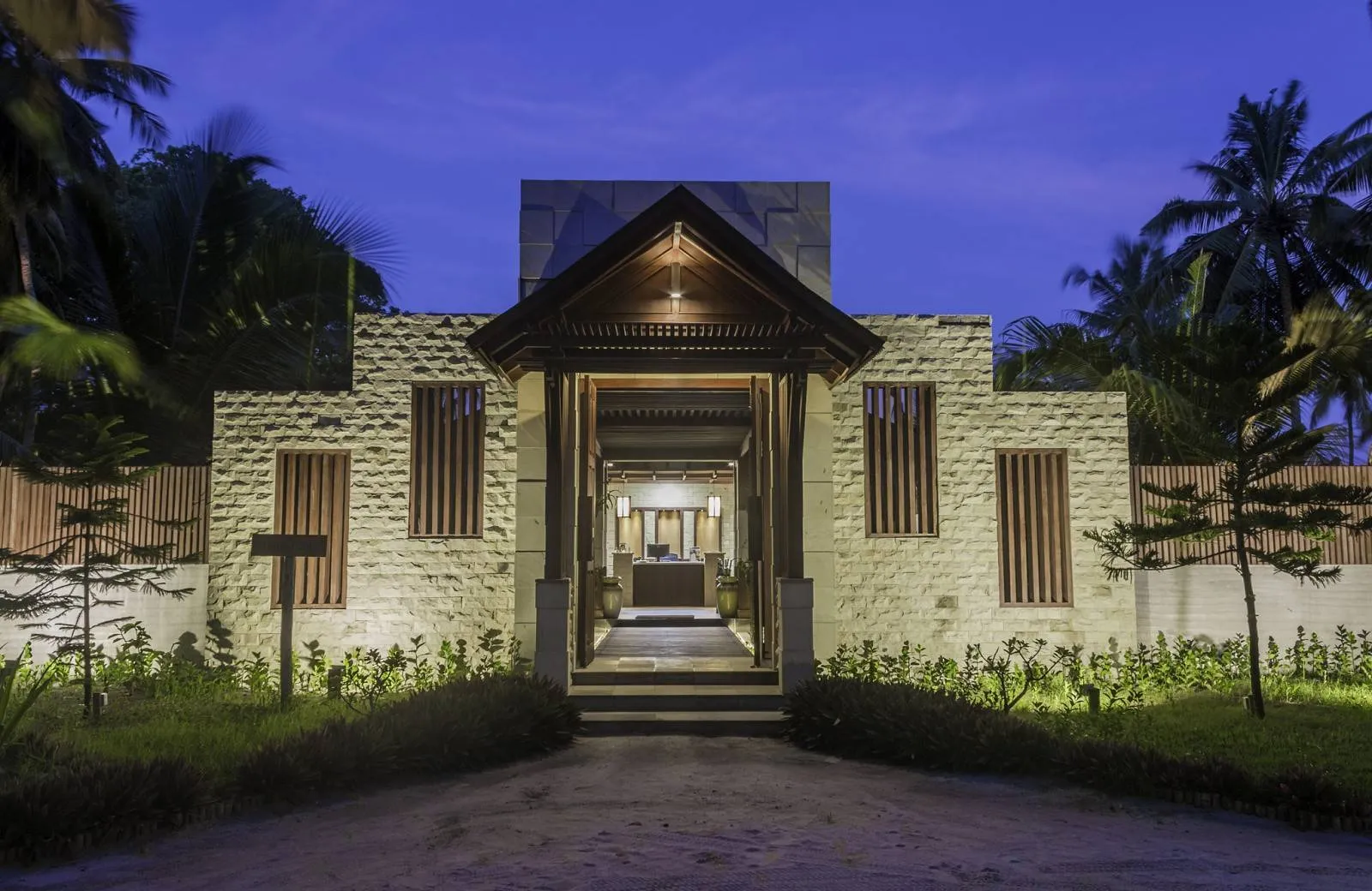 Furaveri Island Resort & Spa 5*