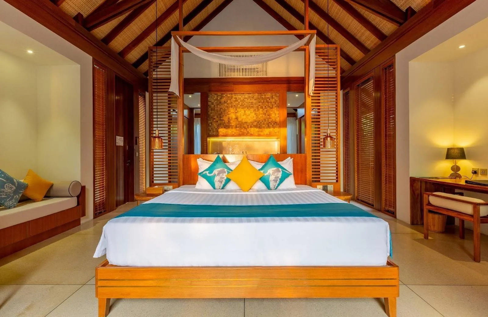 Furaveri Island Resort & Spa 5*