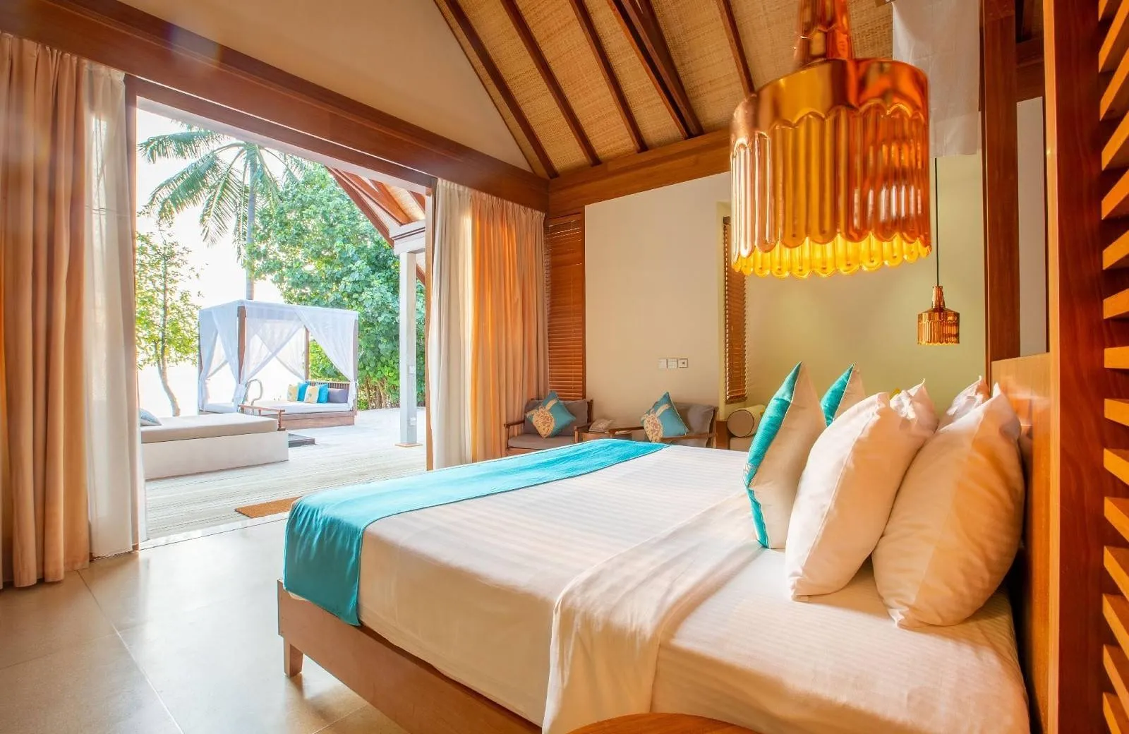 Furaveri Island Resort & Spa 5*