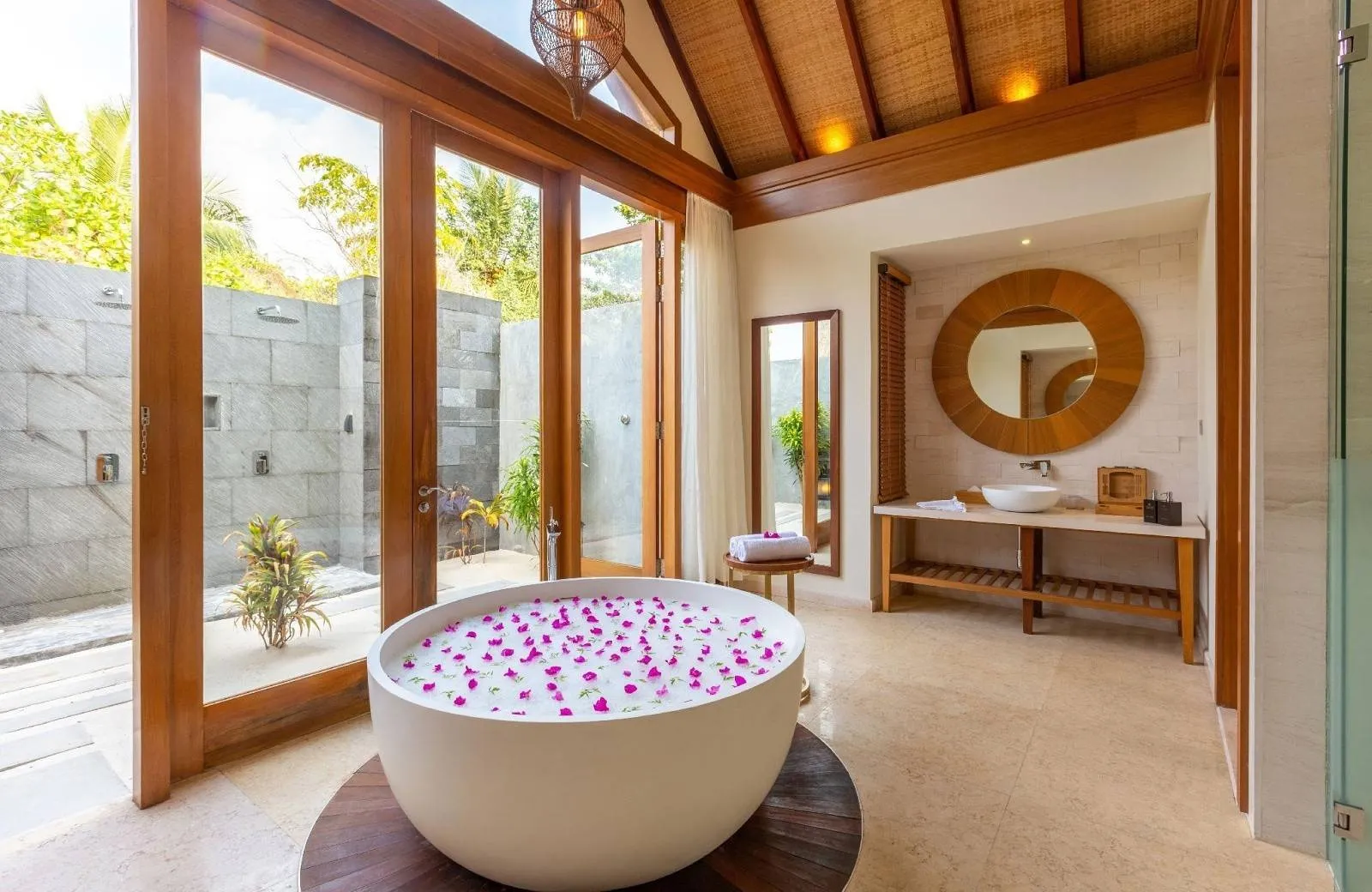 Furaveri Island Resort & Spa 5*