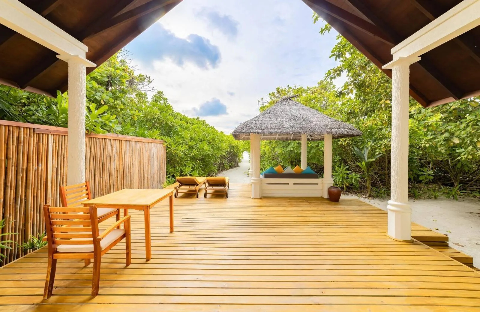 Furaveri Island Resort & Spa 5*