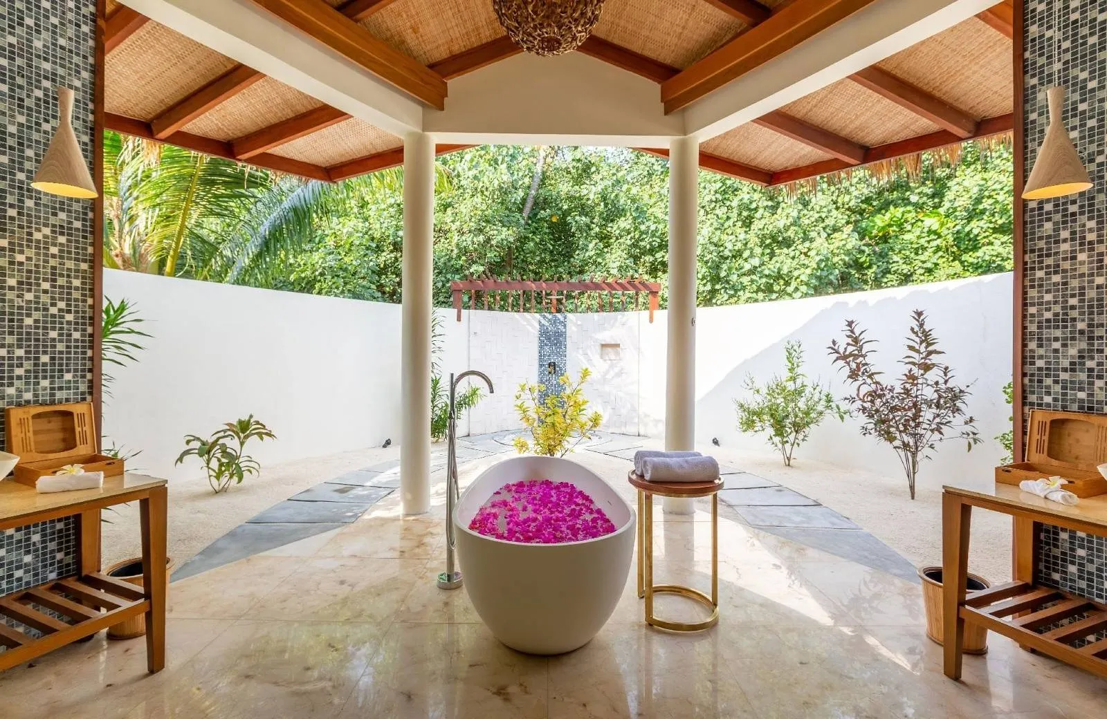 Furaveri Island Resort & Spa 5*