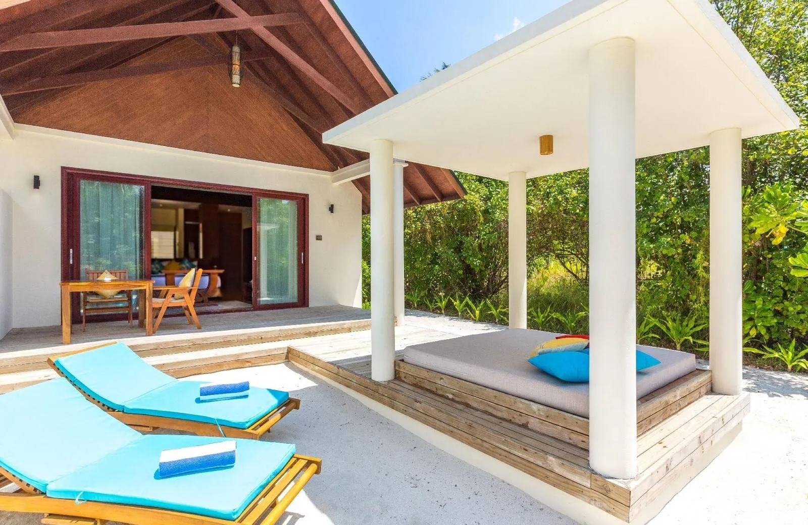 Furaveri Island Resort & Spa 5*