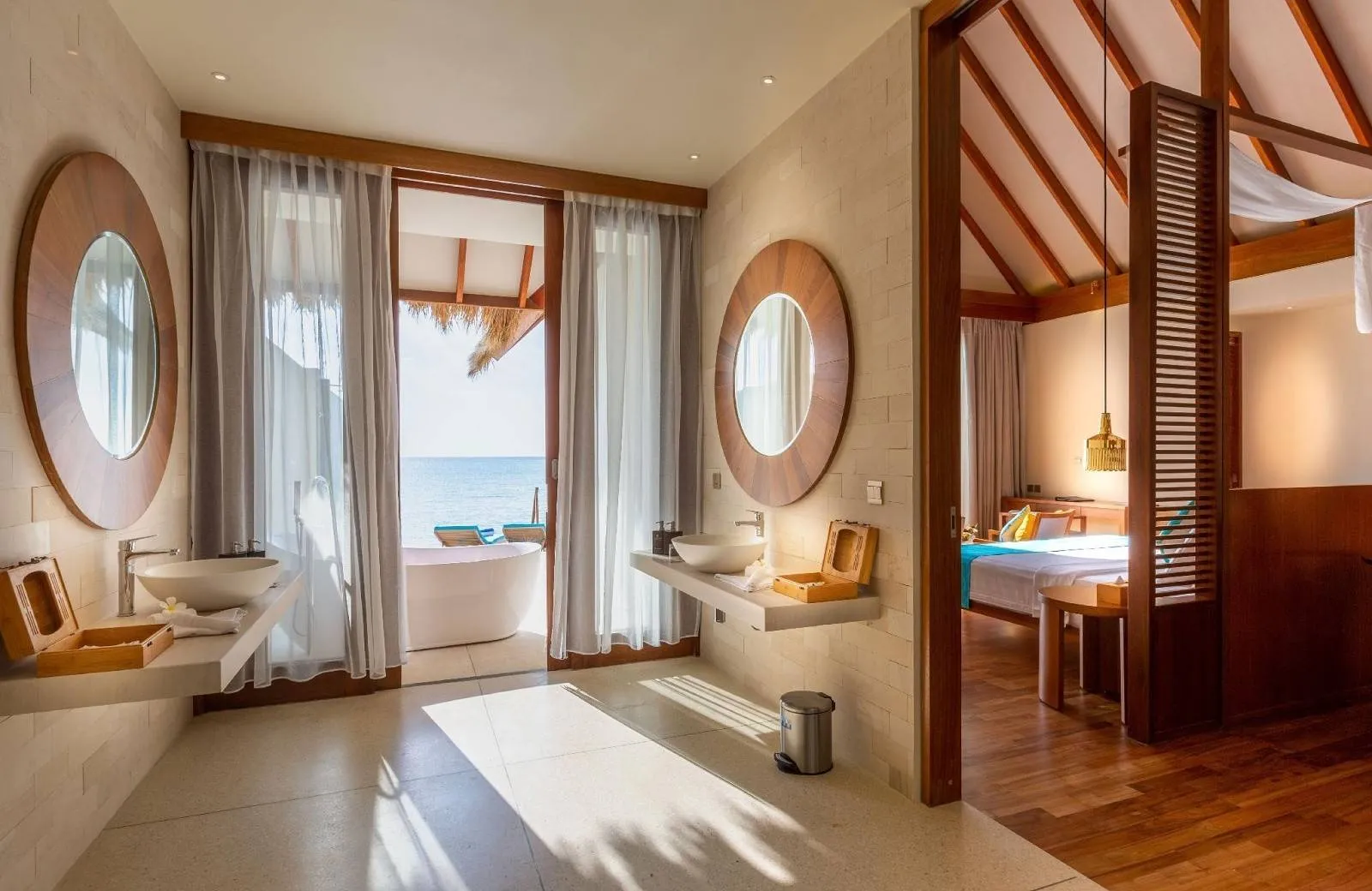 Furaveri Island Resort & Spa 5*