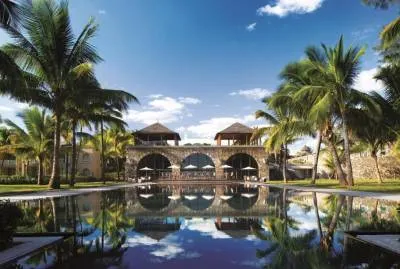 Outrigger Mauritius Beach Resort 5*