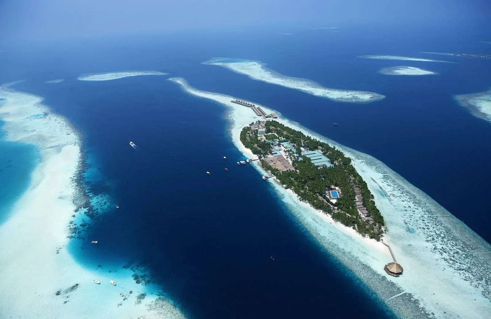 Vilamendhoo Island Resort & Spa 4*