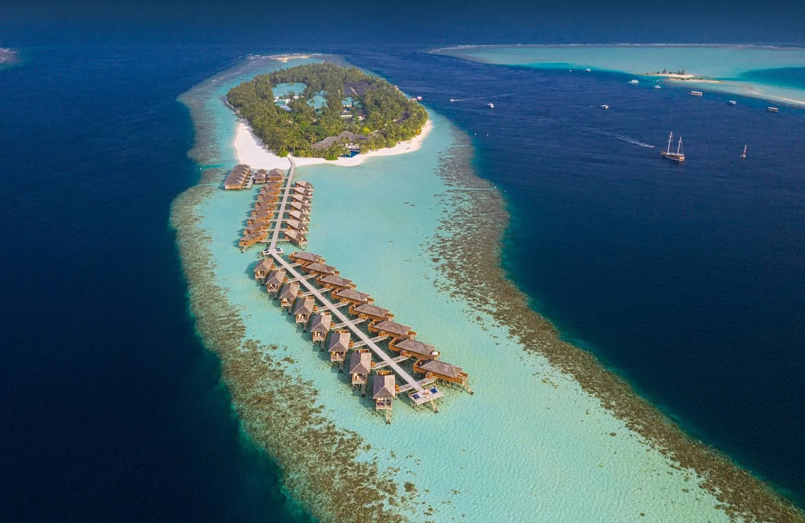 Vilamendhoo Island Resort & Spa 4*