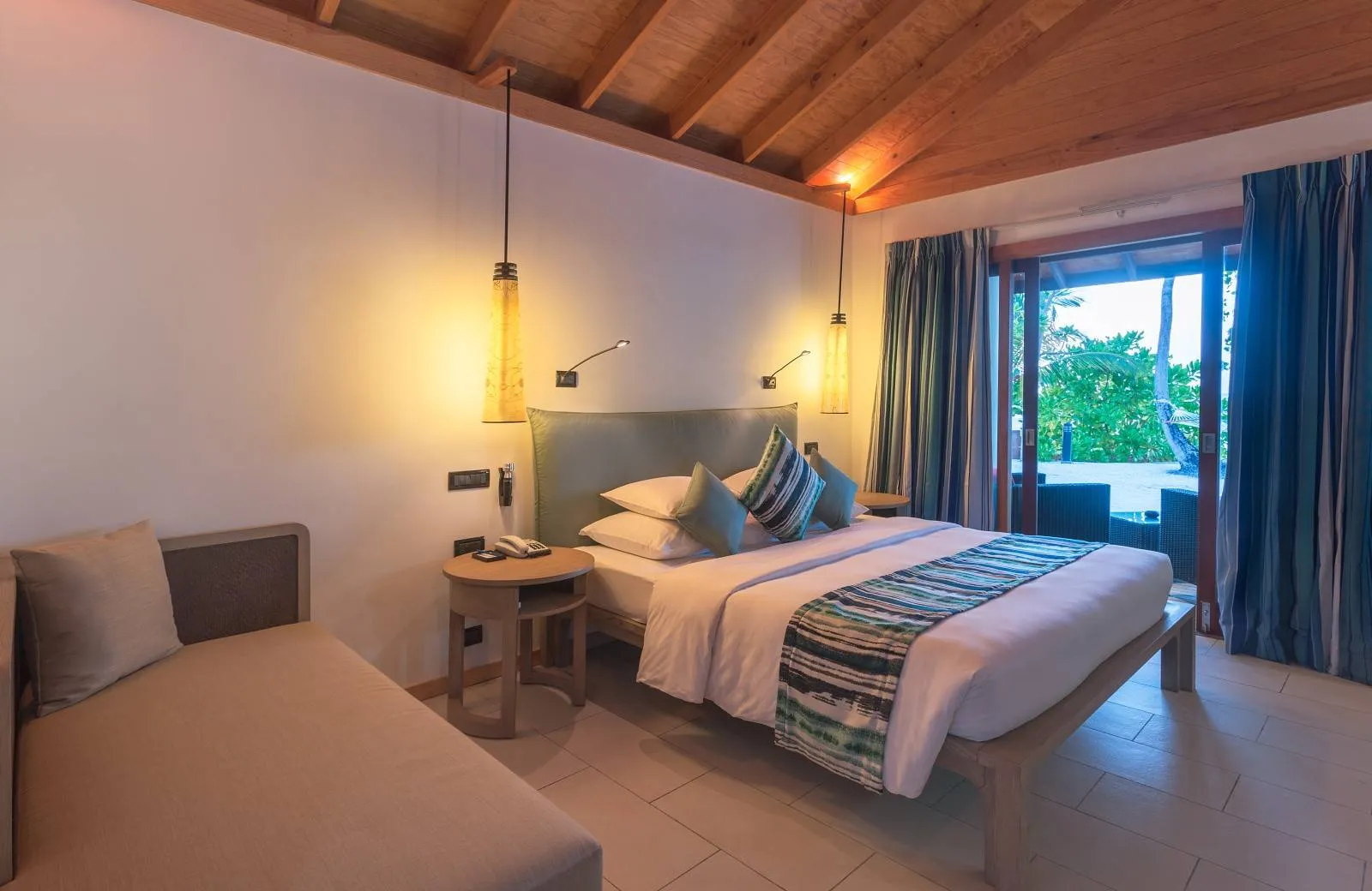 Vilamendhoo Island Resort & Spa 4*