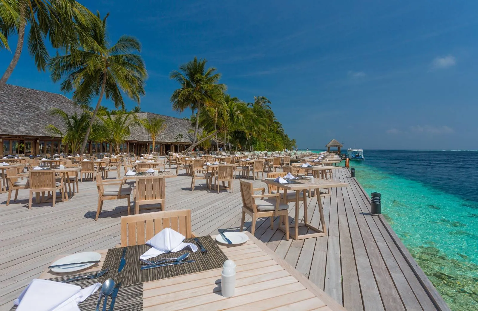 Vilamendhoo Island Resort & Spa 4*