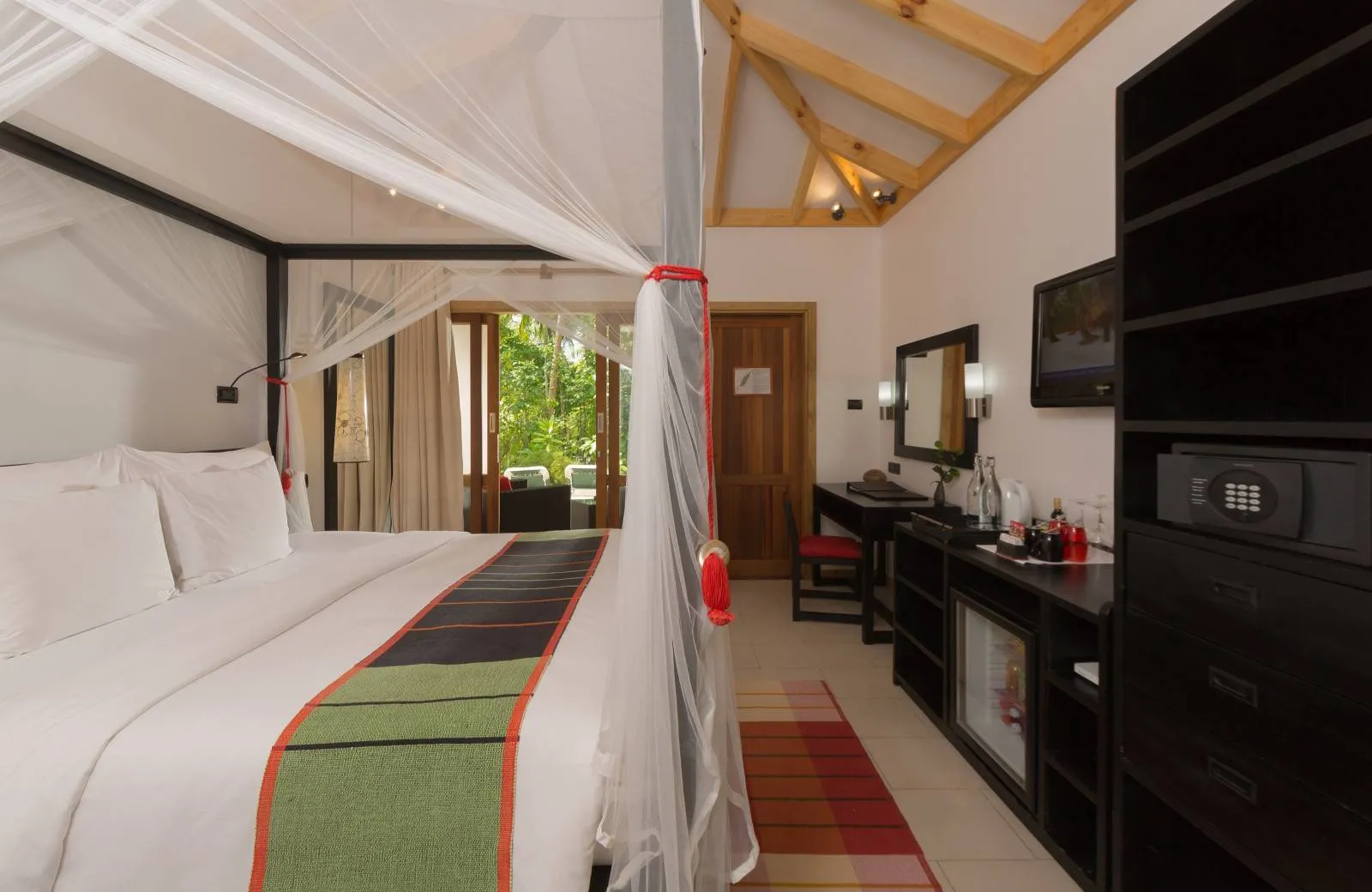 Vilamendhoo Island Resort & Spa 4*