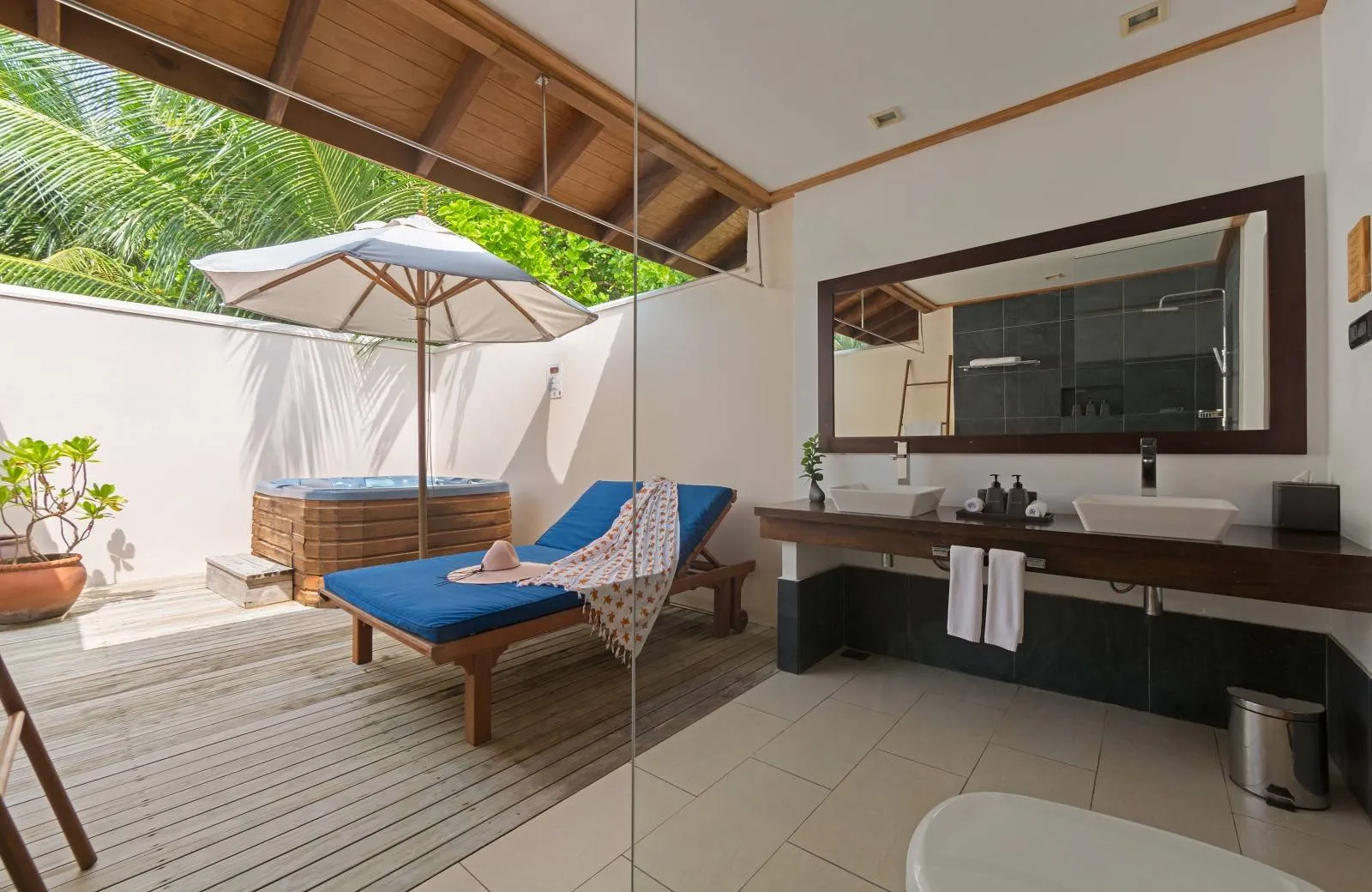 Vilamendhoo Island Resort & Spa 4*