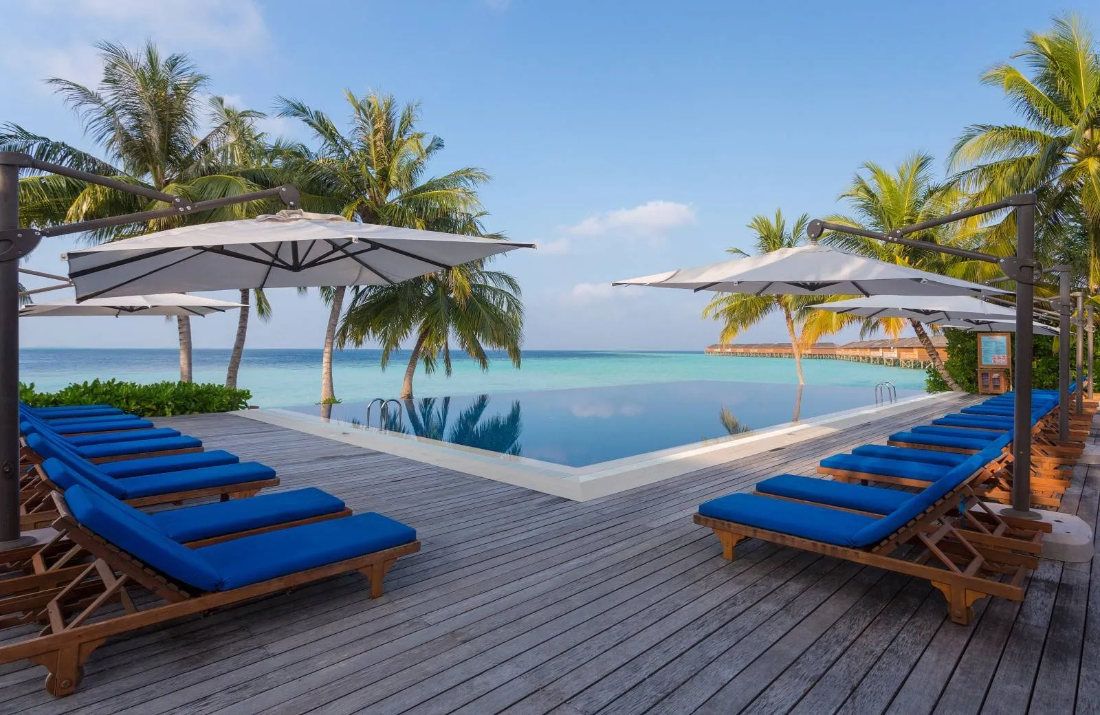 Vilamendhoo Island Resort & Spa 4*