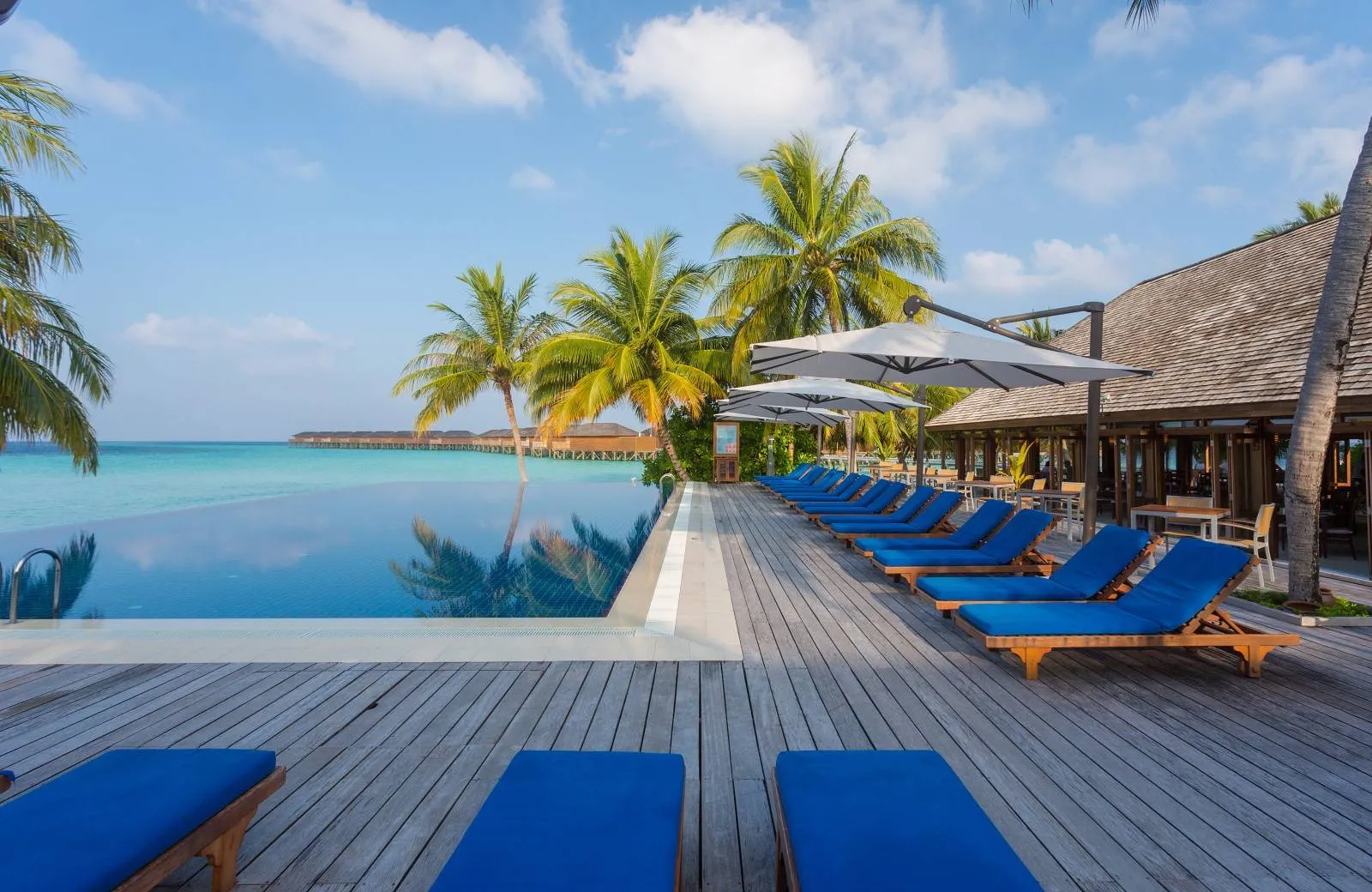 Vilamendhoo Island Resort & Spa 4*