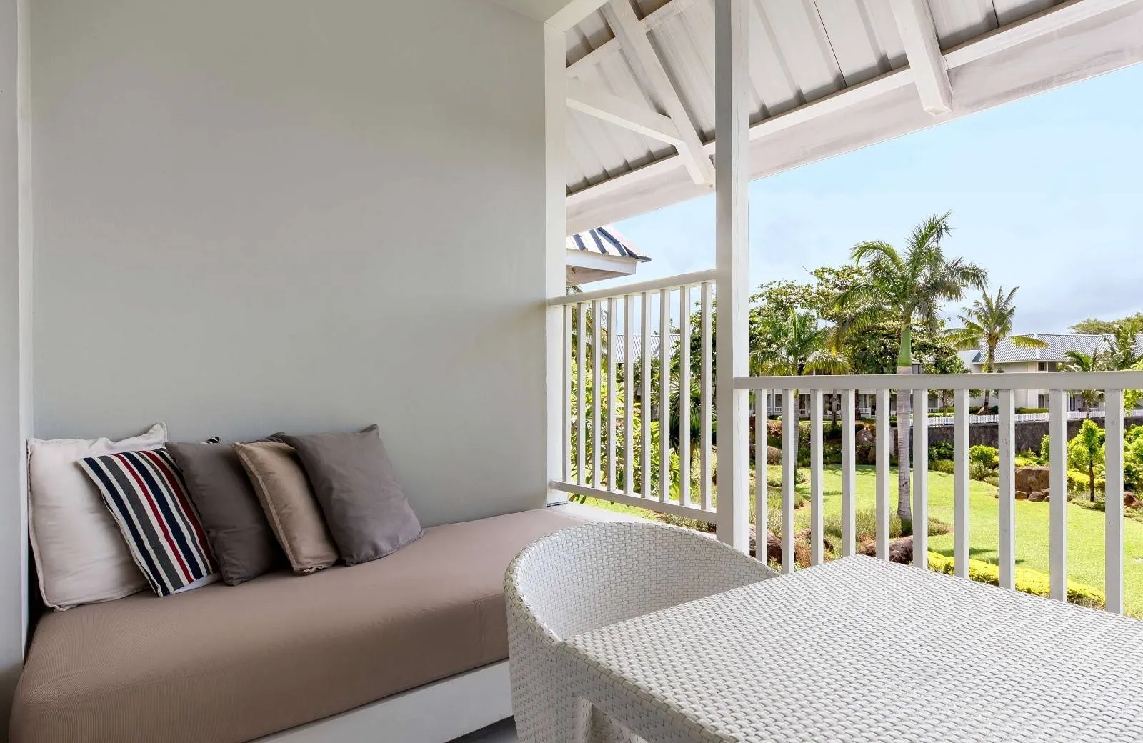 Radisson Blu Azuri Resort & Spa 4*