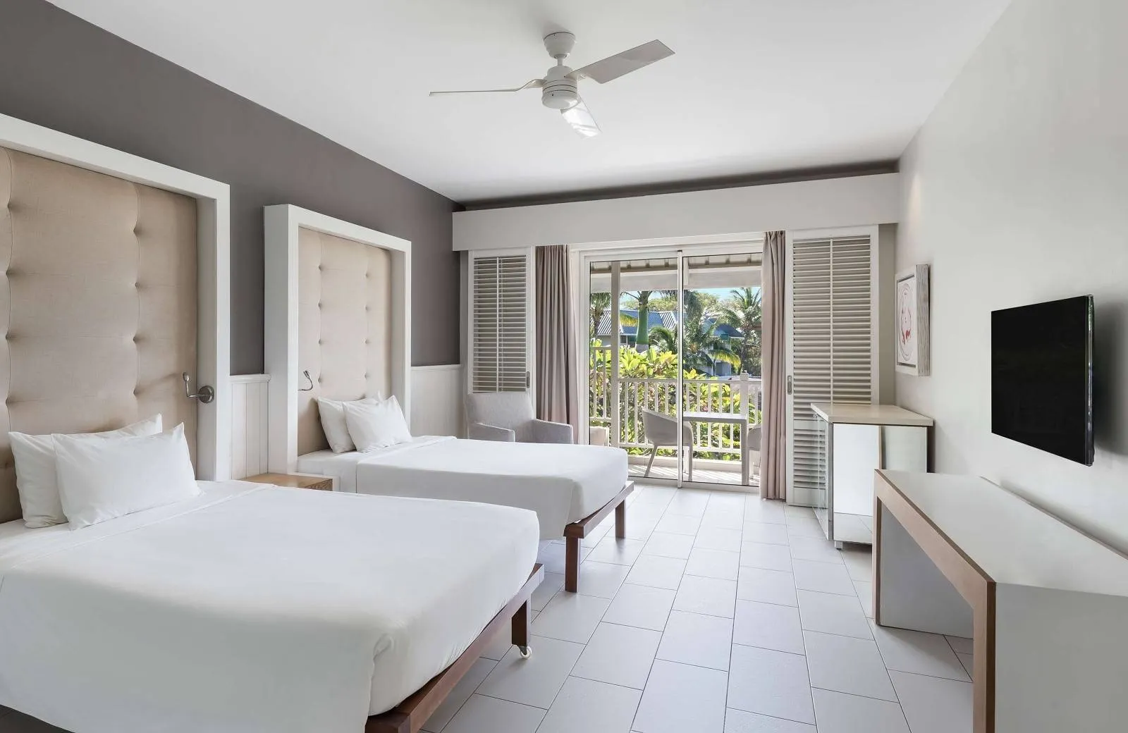 Radisson Blu Azuri Resort & Spa 4*