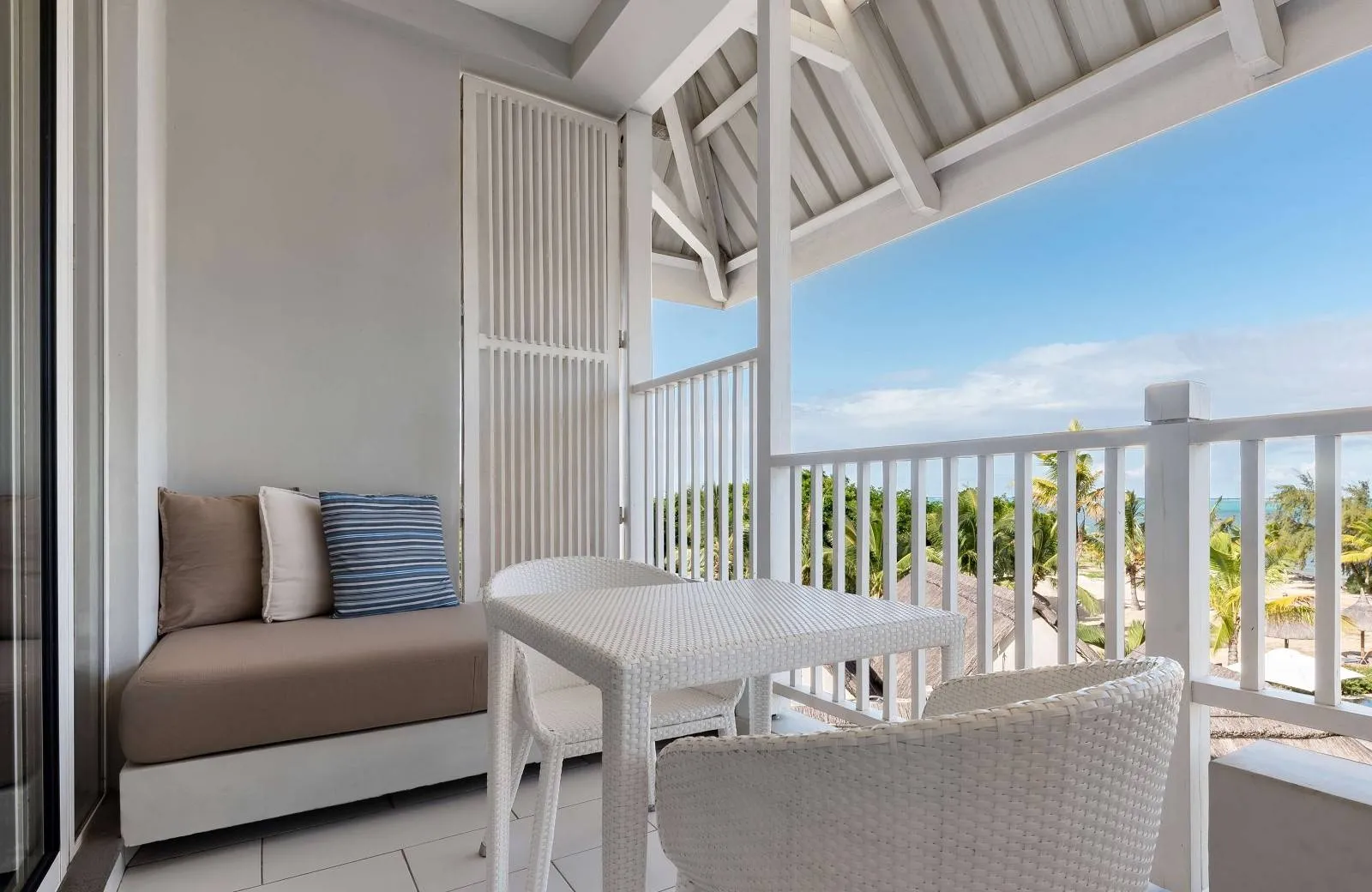 Radisson Blu Azuri Resort & Spa 4*