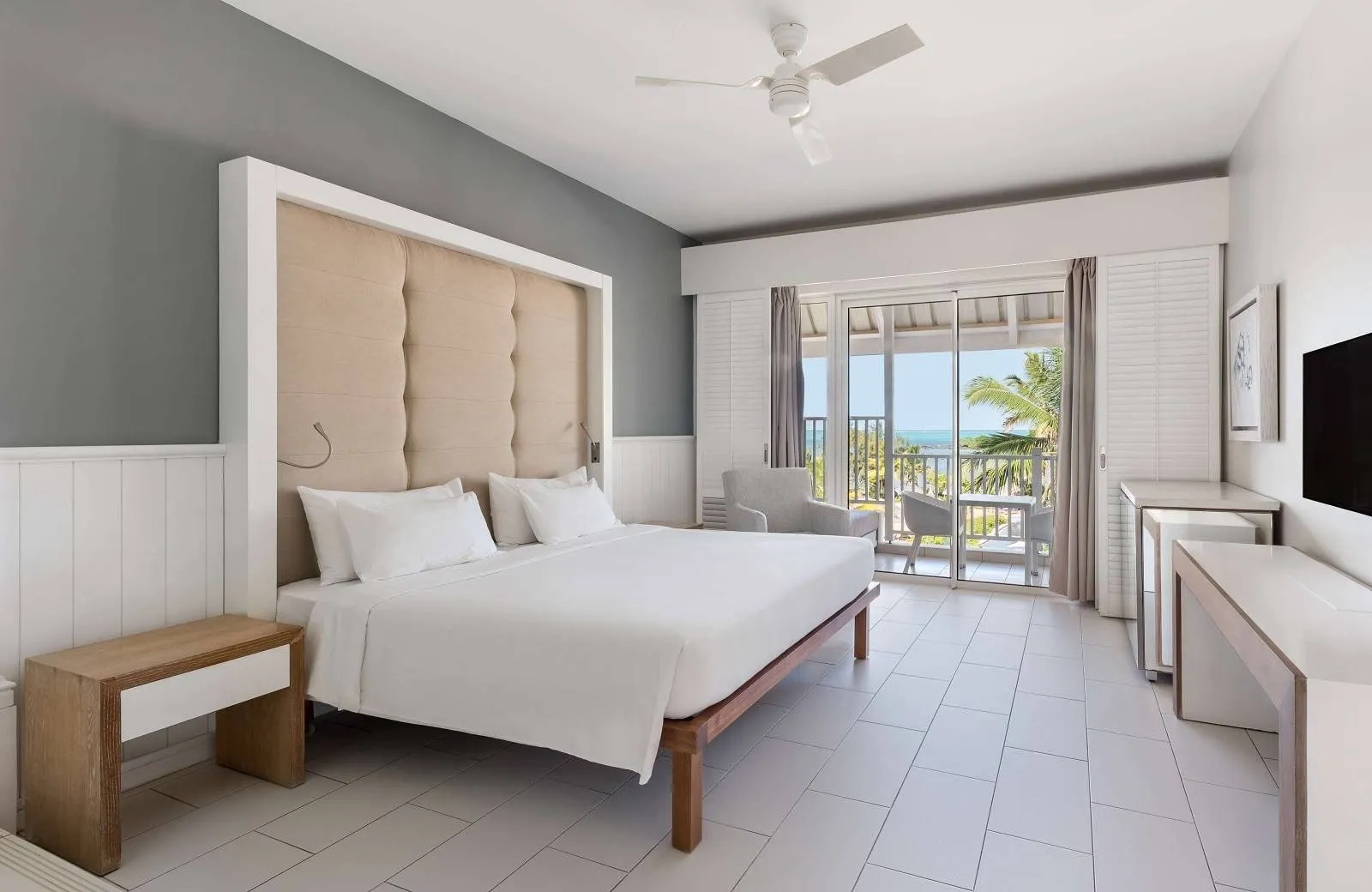 Radisson Blu Azuri Resort & Spa 4*