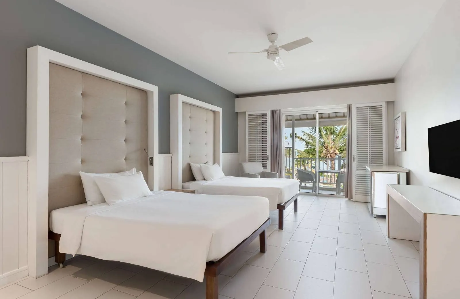 Radisson Blu Azuri Resort & Spa 4*