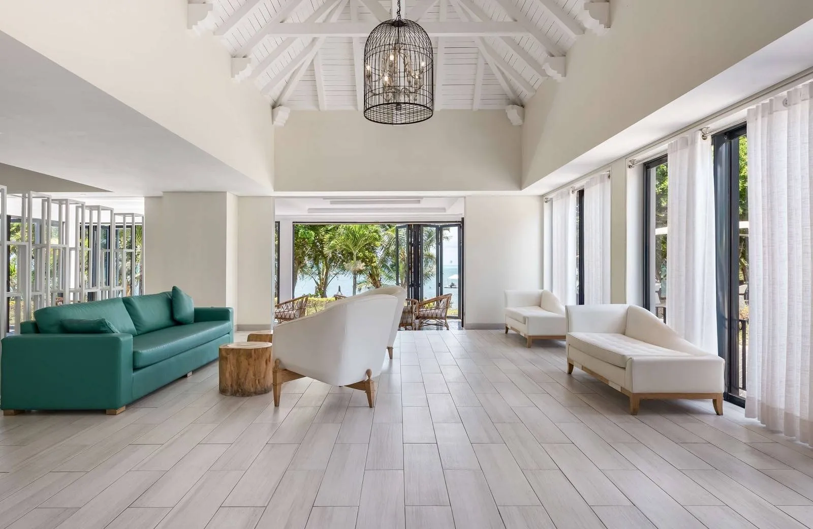 Radisson Blu Azuri Resort & Spa 4*