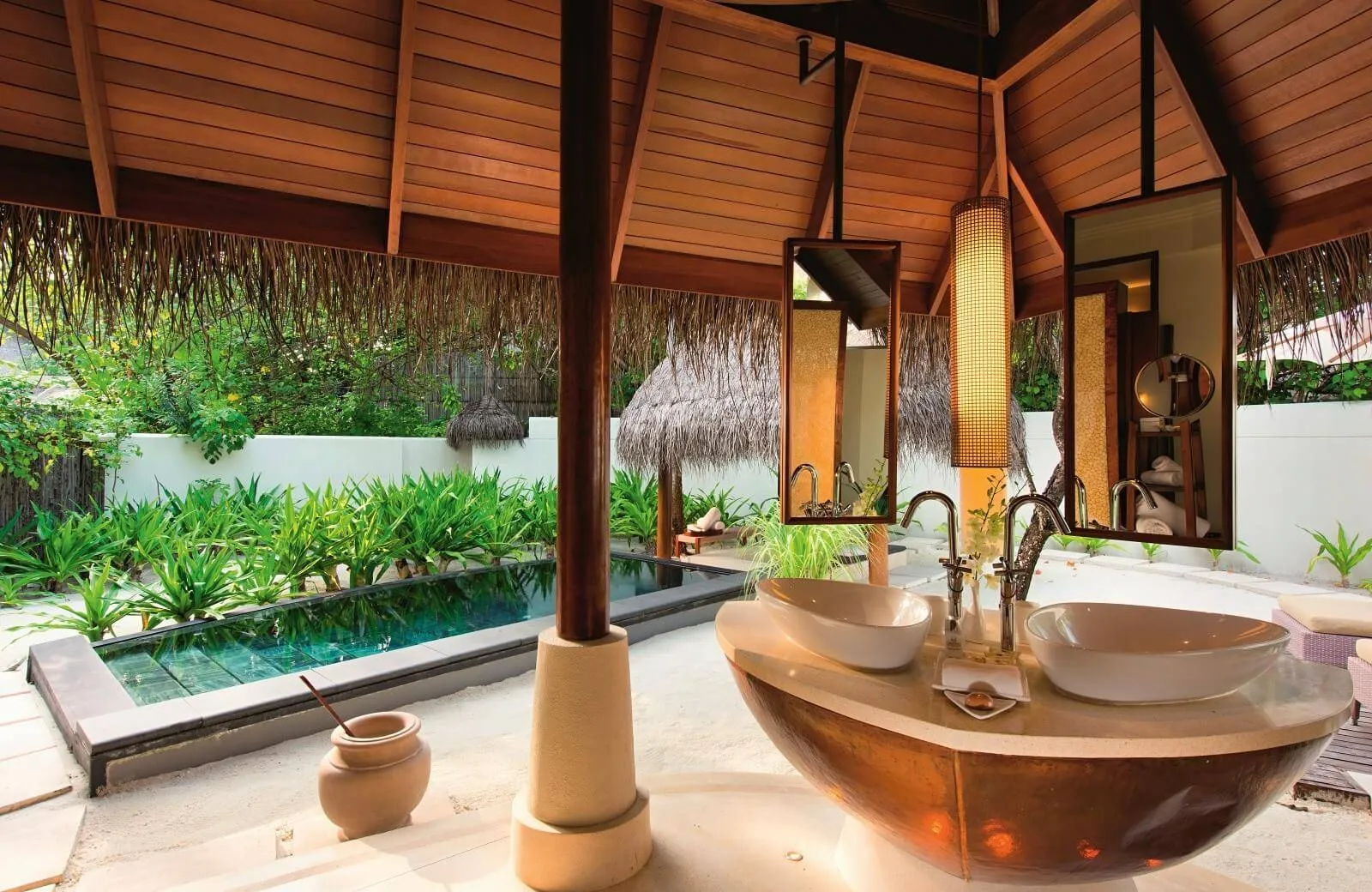 Constance Halaveli Maldives 5*