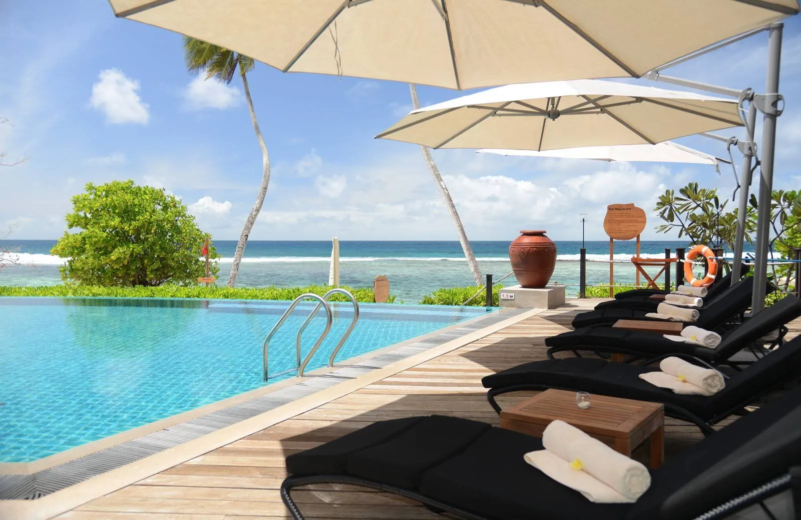 DoubleTree by Hilton Seychelles - Allamanda Resort & Spa 4*