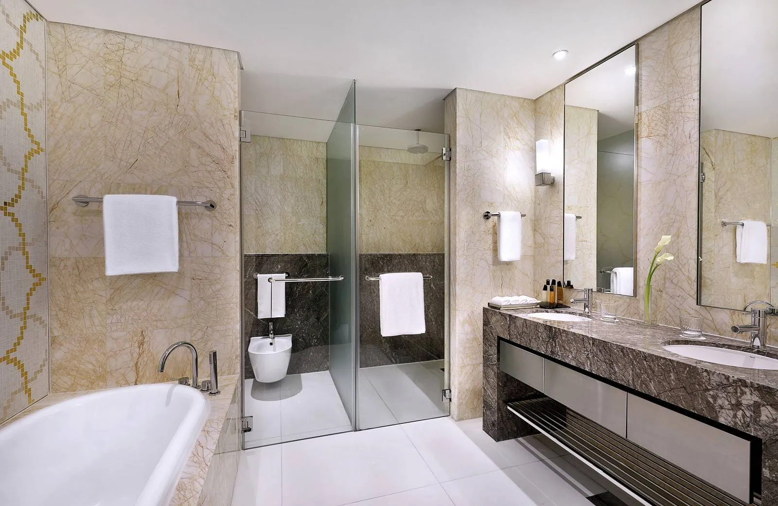 Conrad Abu Dhabi Etihad Towers 5*
