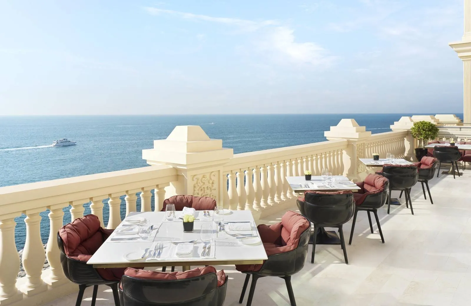 Raffles The Palm Dubai 5*