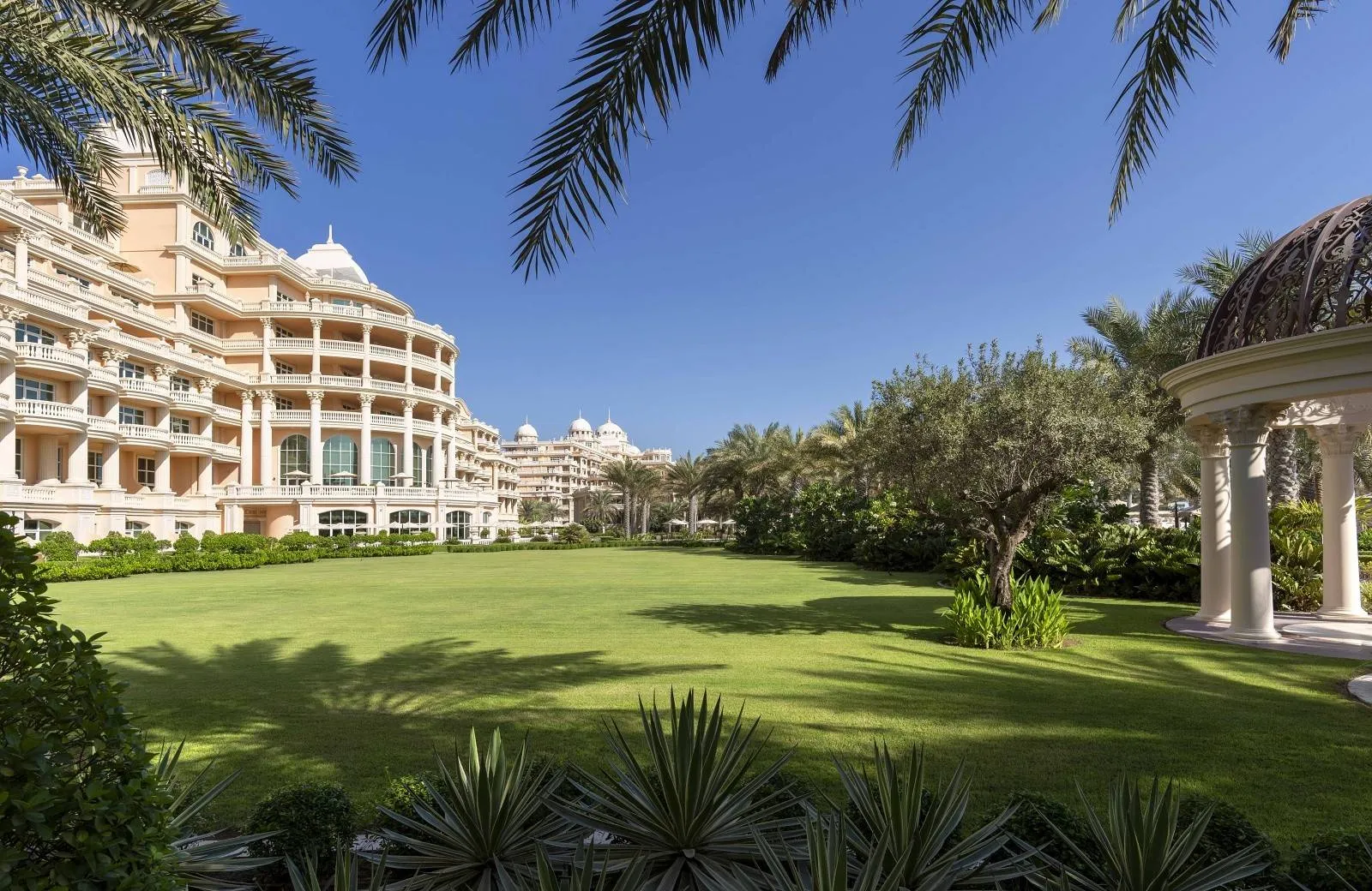 Raffles The Palm Dubai 5*